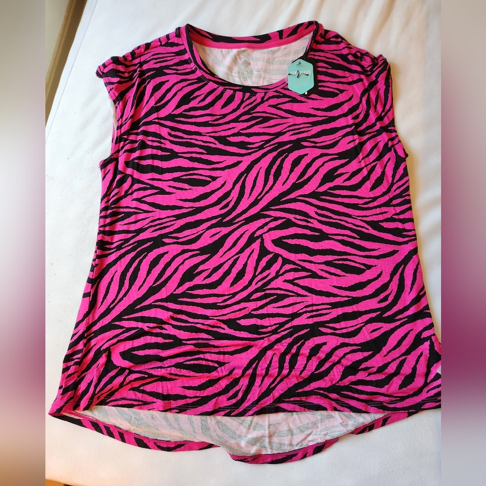 Lularoe Tenaciuos Workout Tee
